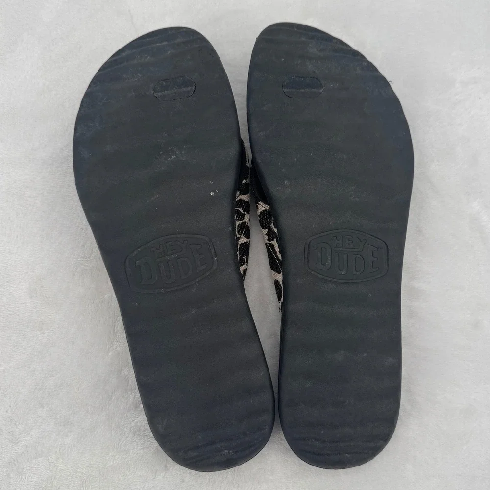 Hey Dude Christi Classic Leopard Flip Flops Womans Size 9 Sandals Black & Tan